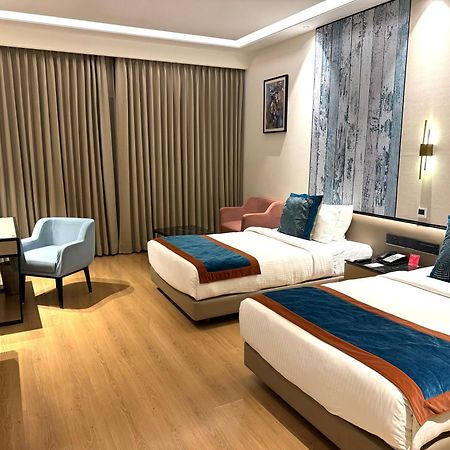 Ramada By Wyndham Jalandhar City Center Екстериор снимка