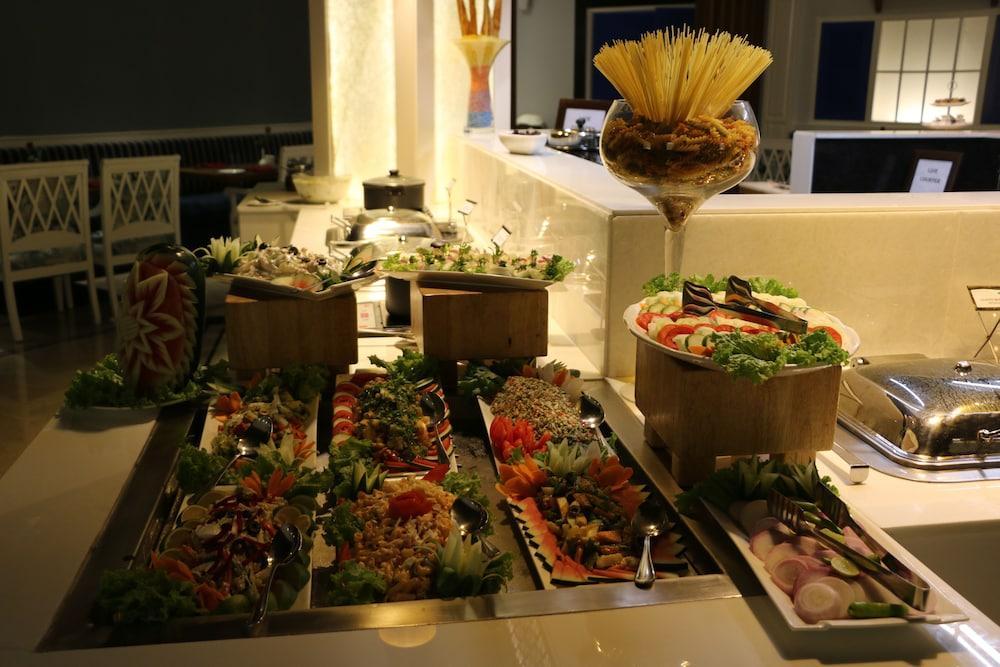 Ramada By Wyndham Jalandhar City Center Екстериор снимка