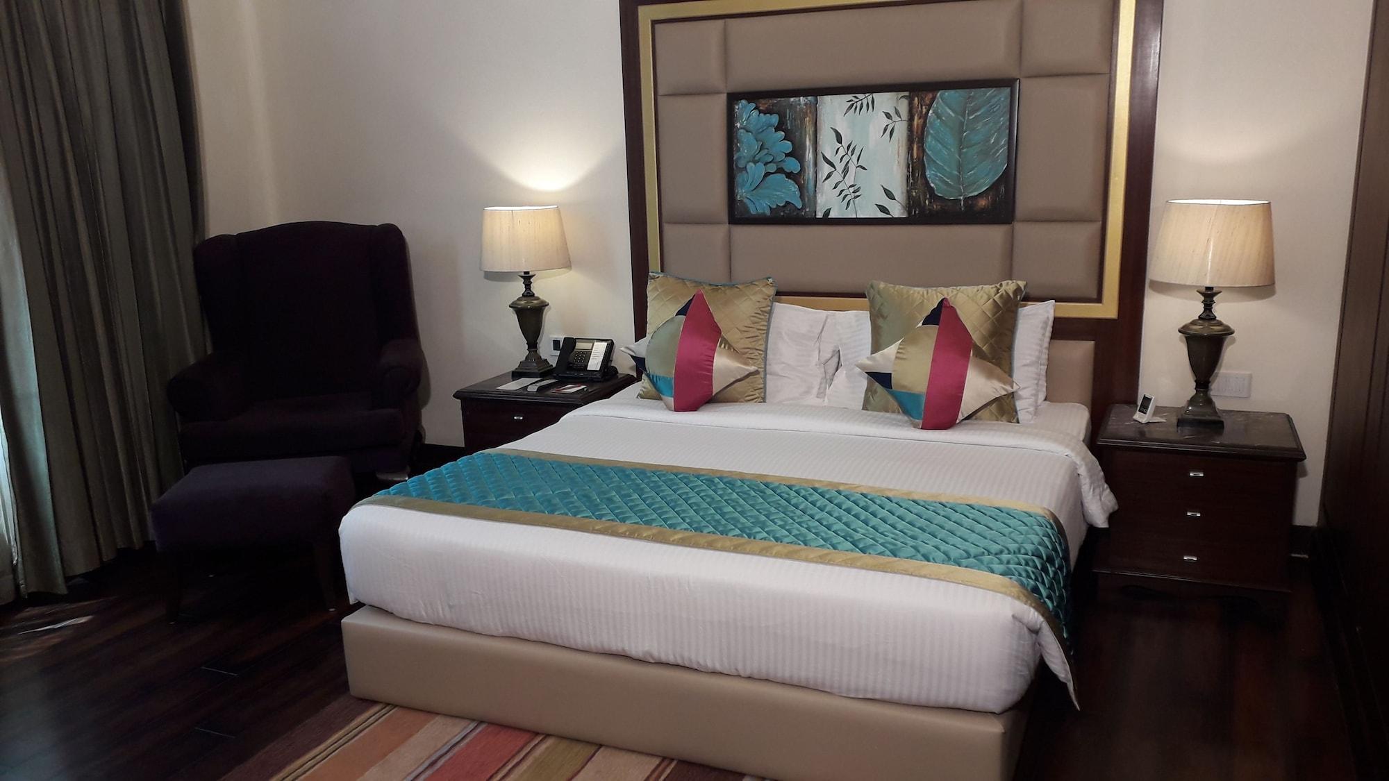 Ramada By Wyndham Jalandhar City Center Екстериор снимка
