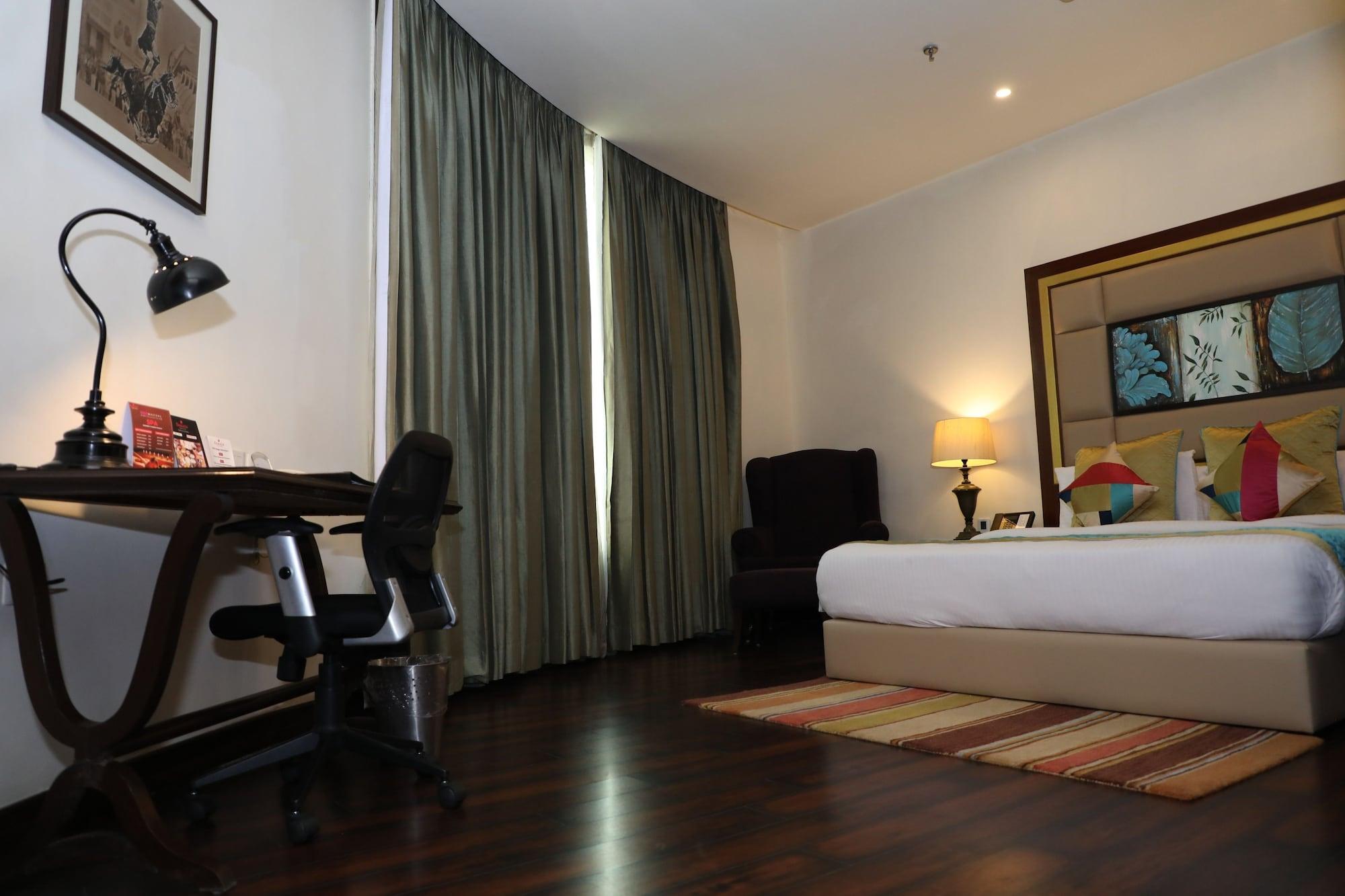 Ramada By Wyndham Jalandhar City Center Екстериор снимка
