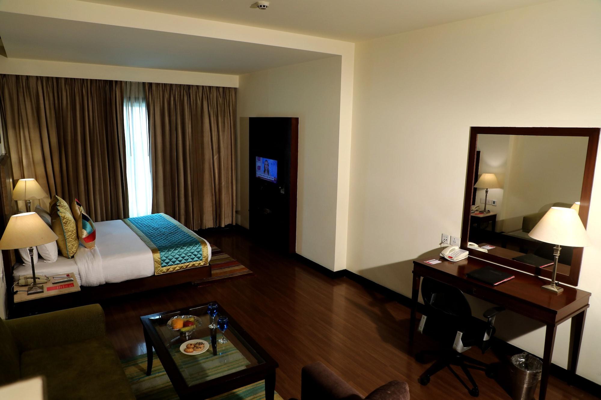 Ramada By Wyndham Jalandhar City Center Екстериор снимка