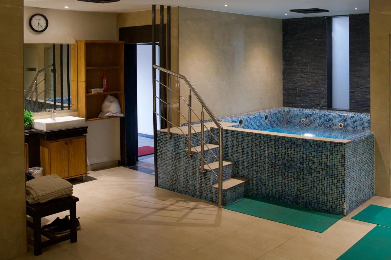 Ramada By Wyndham Jalandhar City Center Екстериор снимка