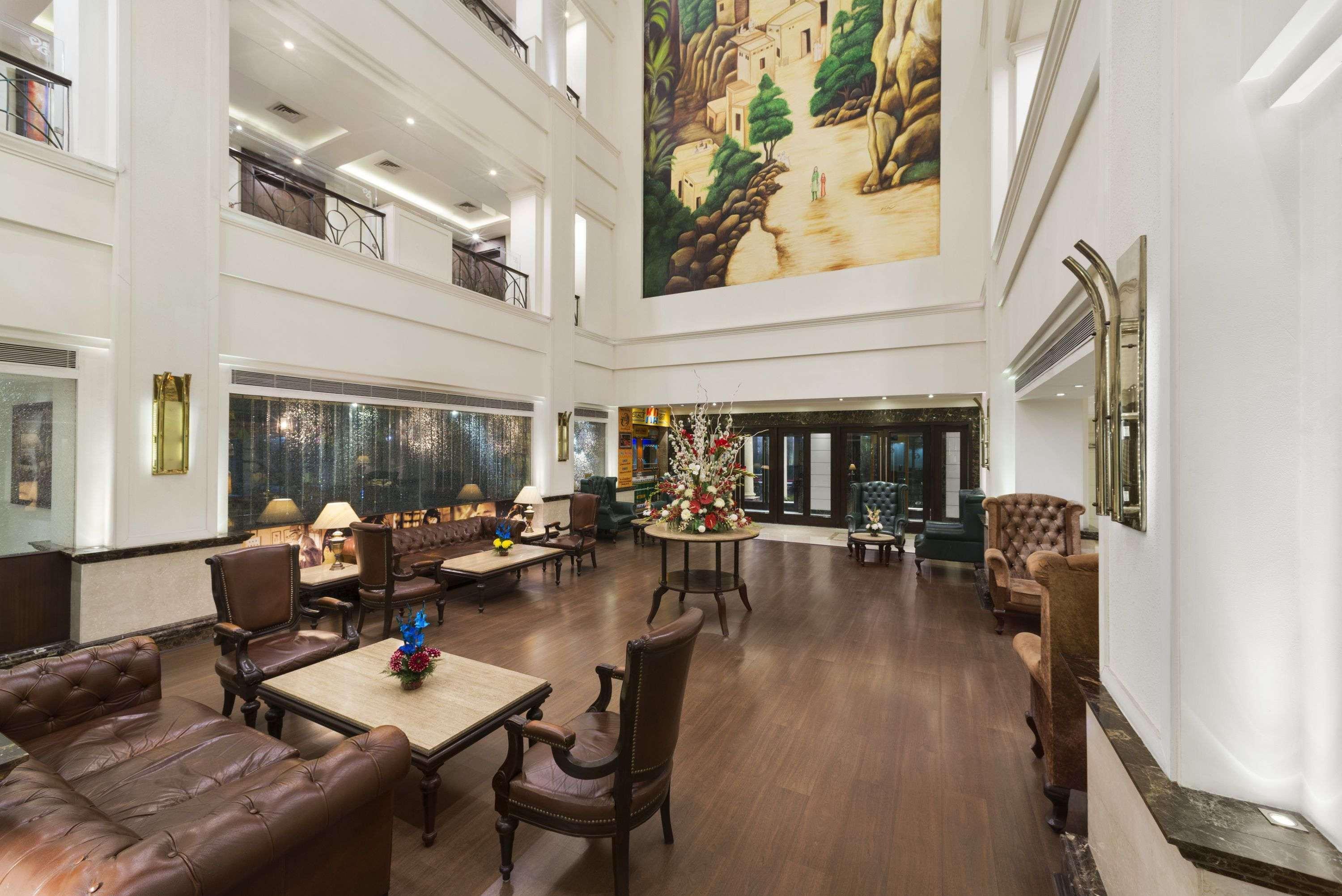 Ramada By Wyndham Jalandhar City Center Екстериор снимка