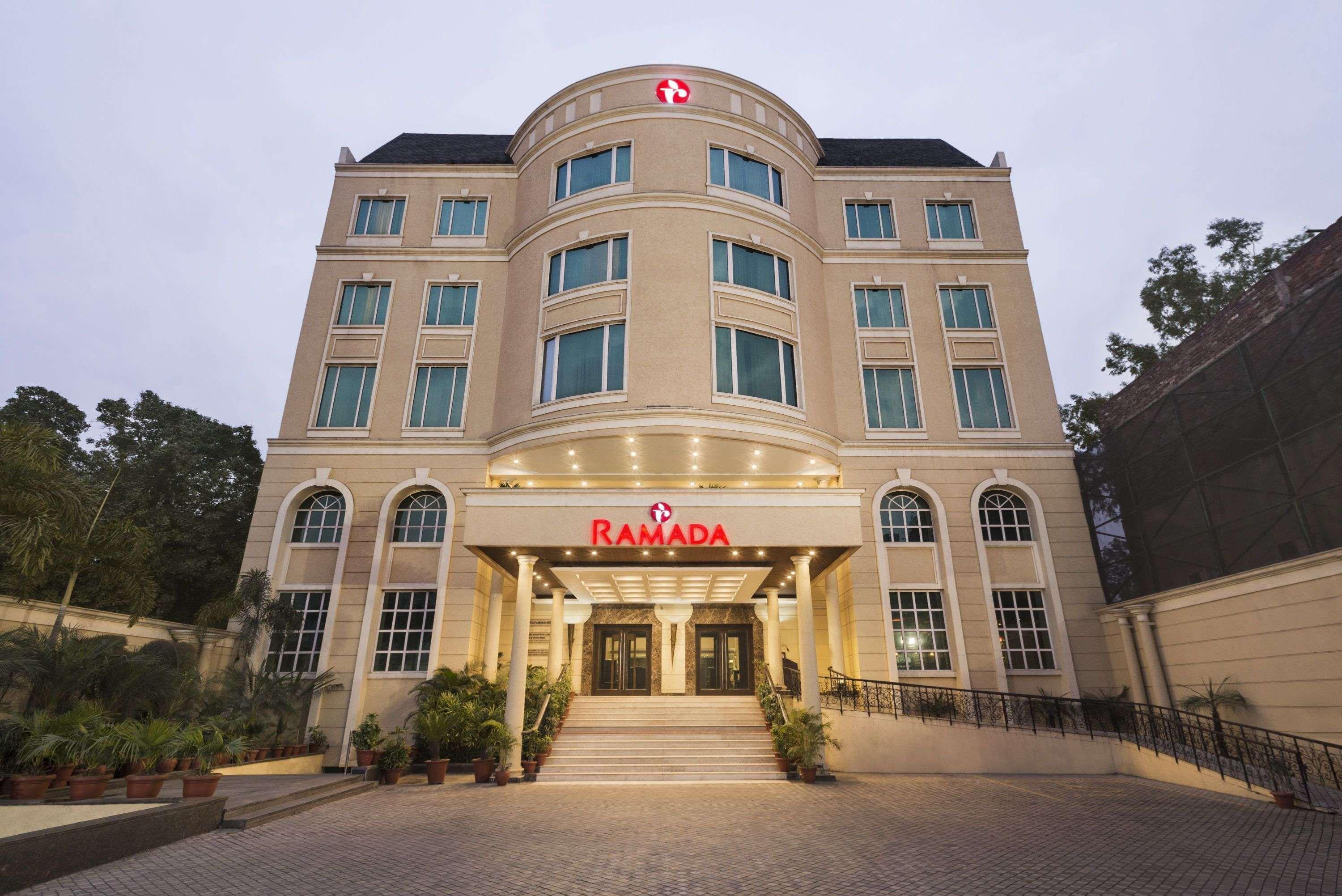 Ramada By Wyndham Jalandhar City Center Екстериор снимка