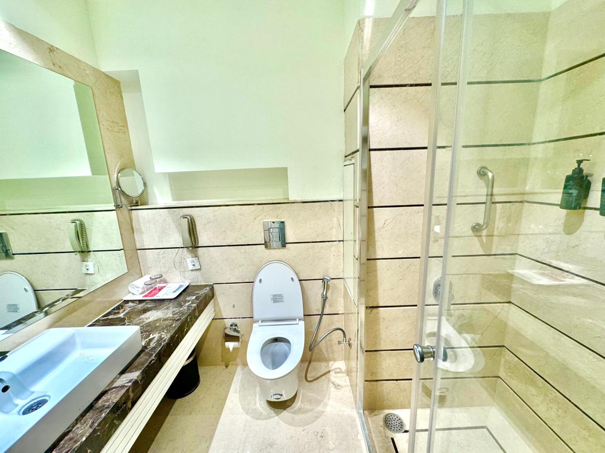 Ramada By Wyndham Jalandhar City Center Екстериор снимка