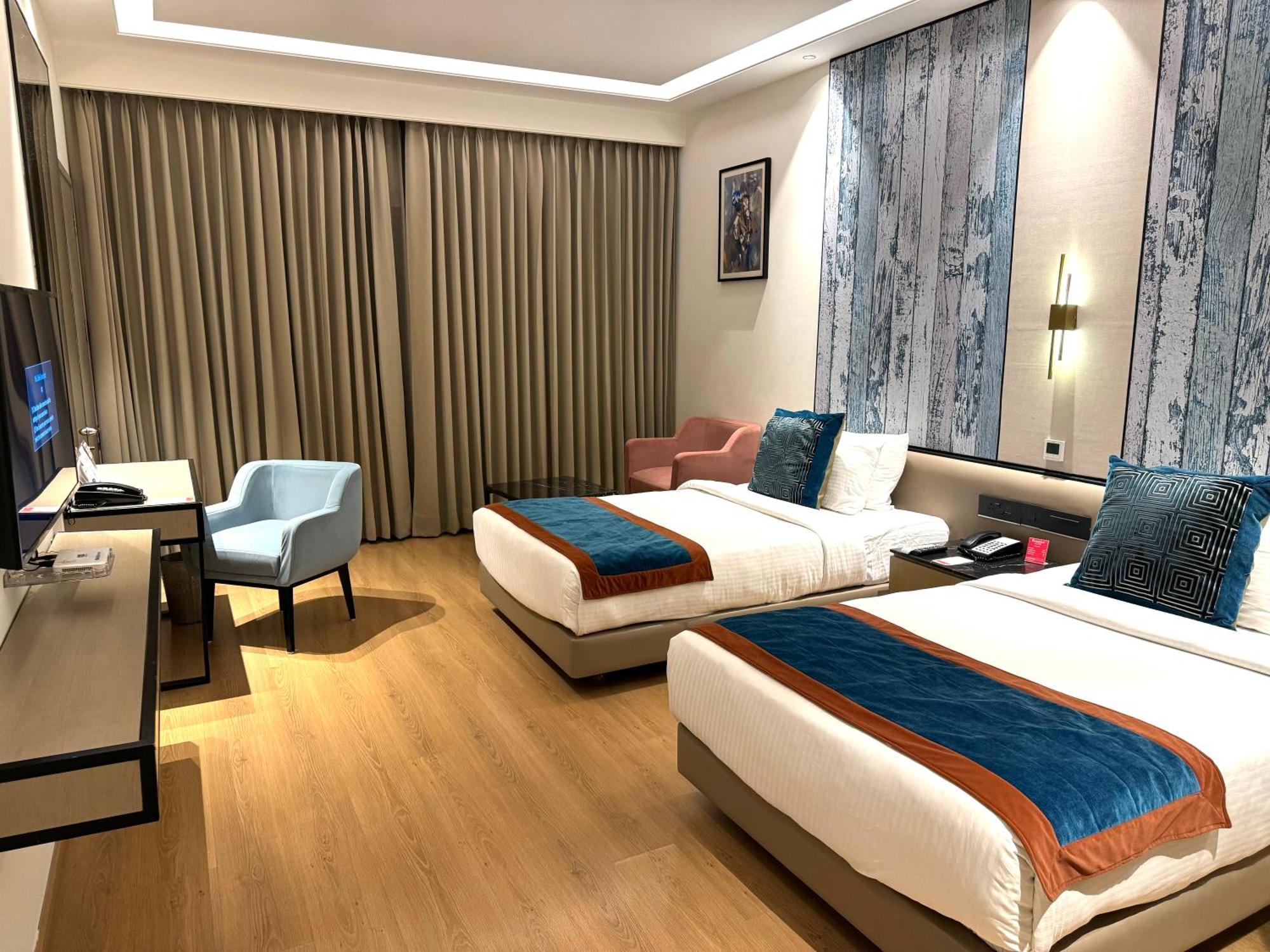 Ramada By Wyndham Jalandhar City Center Екстериор снимка