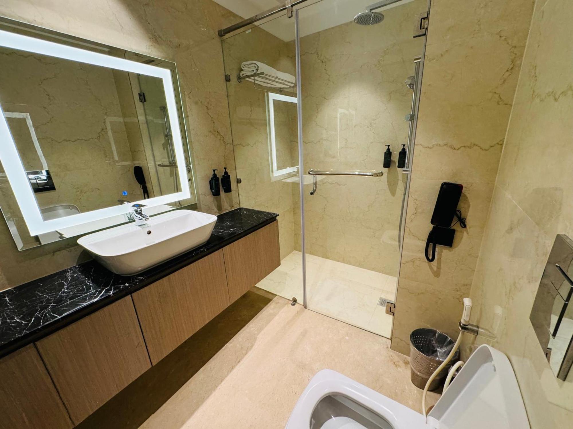 Ramada By Wyndham Jalandhar City Center Екстериор снимка