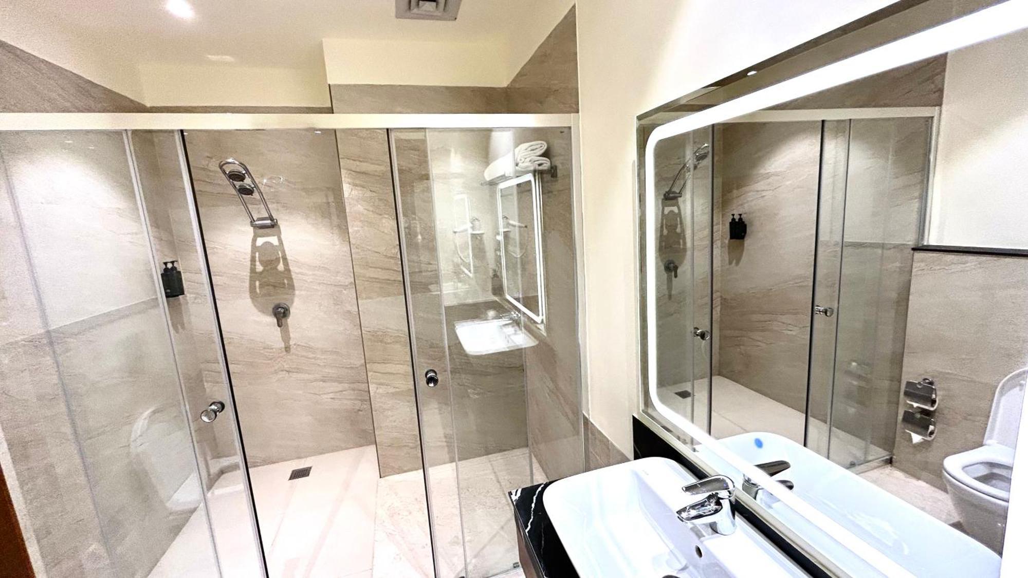 Ramada By Wyndham Jalandhar City Center Екстериор снимка