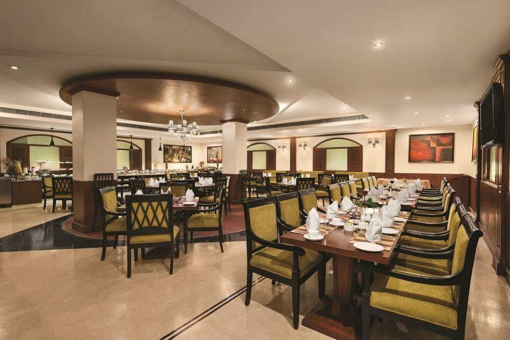 Ramada By Wyndham Jalandhar City Center Екстериор снимка