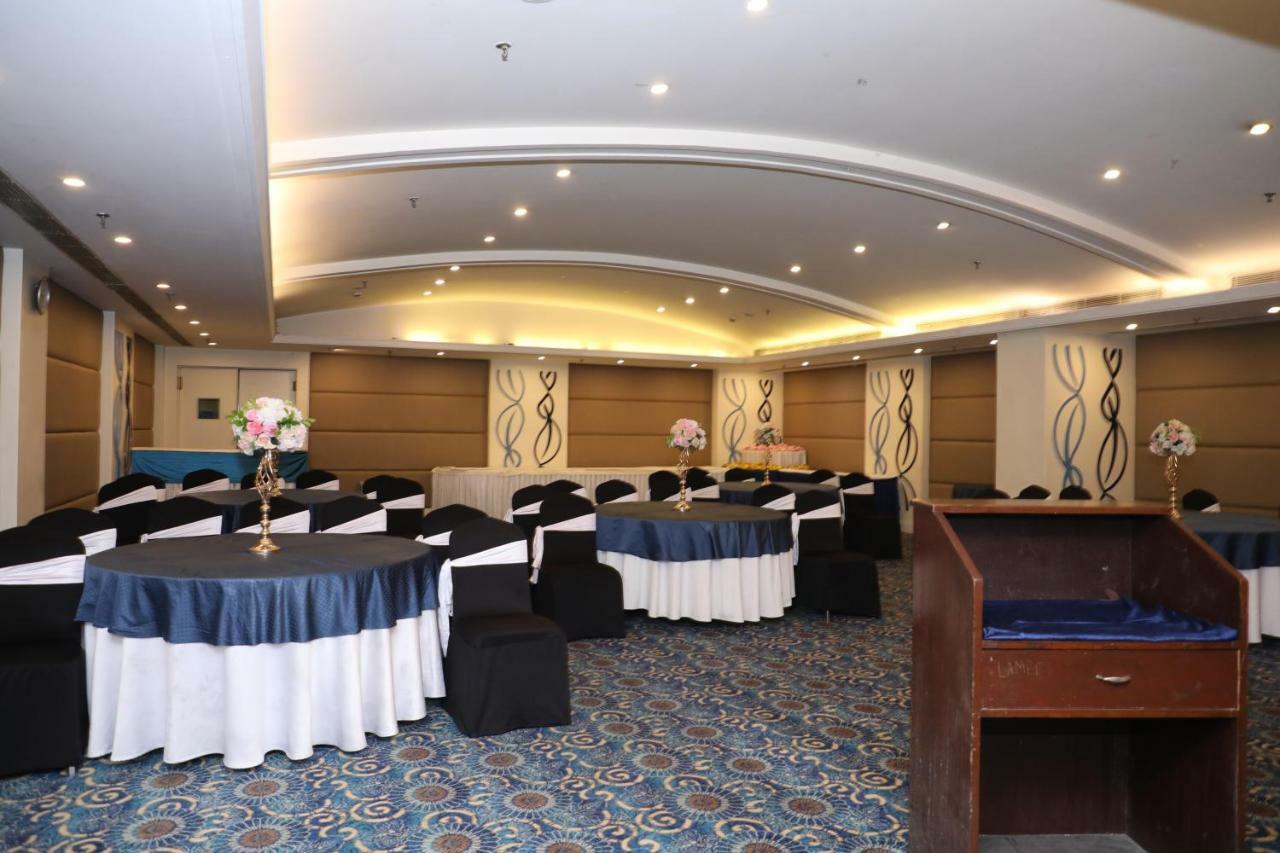 Ramada By Wyndham Jalandhar City Center Екстериор снимка